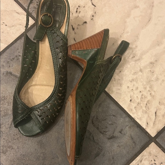 Frye maya cut sling back pump 8M Green Women's Sandals - Picture 6 of 11